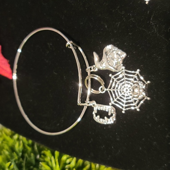 Spiderweb trio bundle - dangle earrings, bracelet and purse charm keyring NWT - Picture 9 of 9